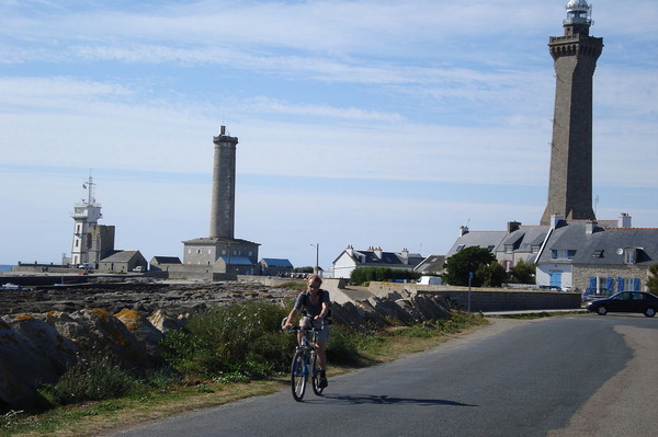 LE PHARE D'ECKMÜHL à Penmarc'h : par l'ancienne voie de chemin fer, le GR34 ou la route côtière