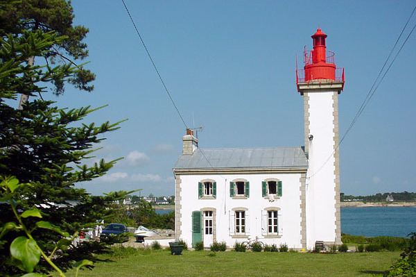 SAINTE-MARINE : le charmant petit port, l'abri du marin, vue sur Bénodet