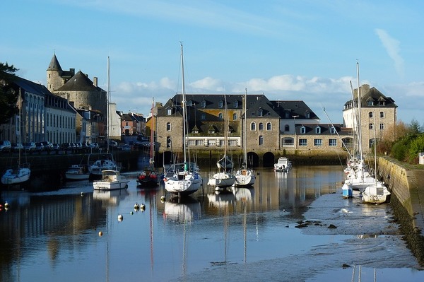 PONT-L'ABBÉ: la capitale bigoudène, le musée, le marché du jeudi