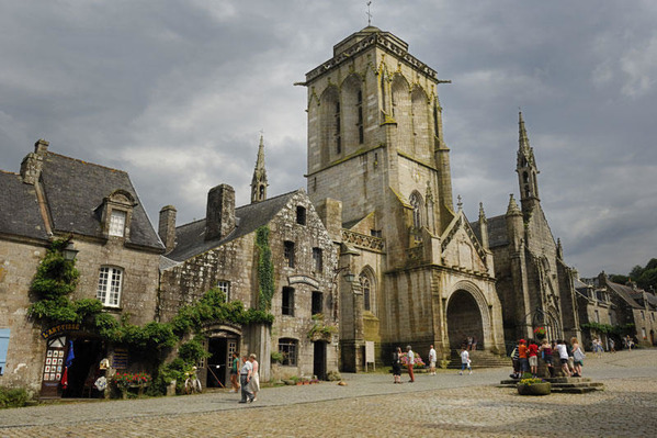 LOCRONAN : la fameuse petite cité de caractère