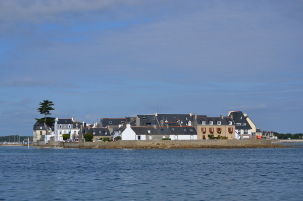 L'ÎLE TUDY : presqu'île accessible par la route ou avec le passeur depuis le port de Loctudy