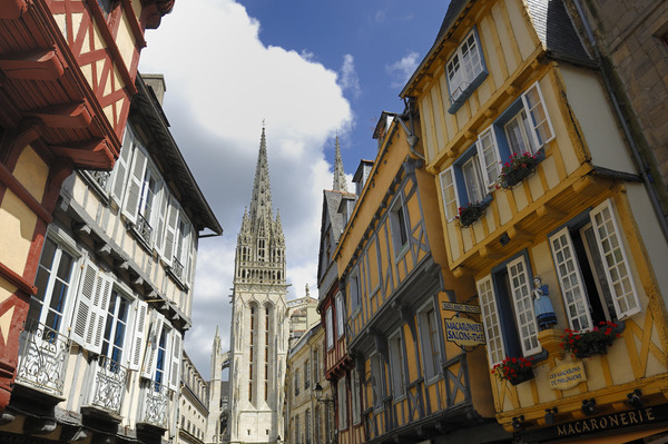 QUIMPER : la capitale cornouaillaise, ville d'art et d'histoire, la cathédrale, les musées, la faïencerie, le shopping, le quartier historique, les grandes halles